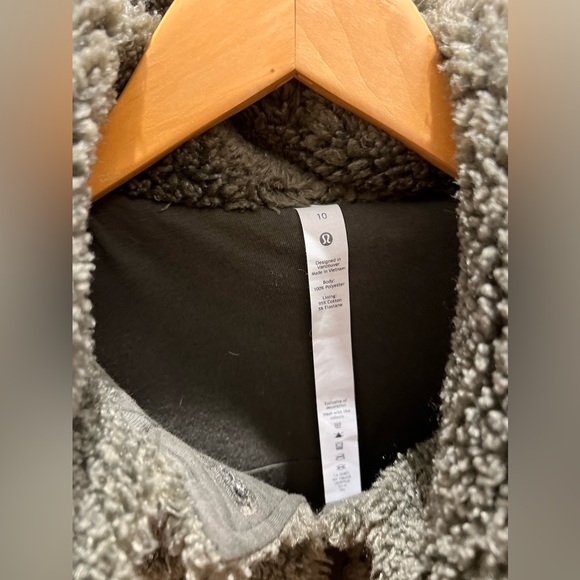 Lululemon Textured Fleece Button Jacket in Dark Olive Size 10 - Picture 9 of 14